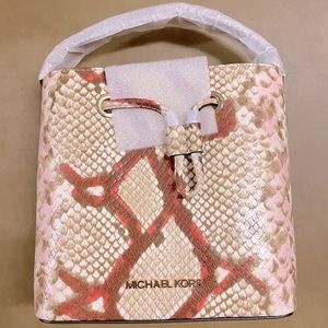 Michael Kors NWT 🎉Host Pick x4🎉 Suri Leather Bucket Crossbody- coral snake